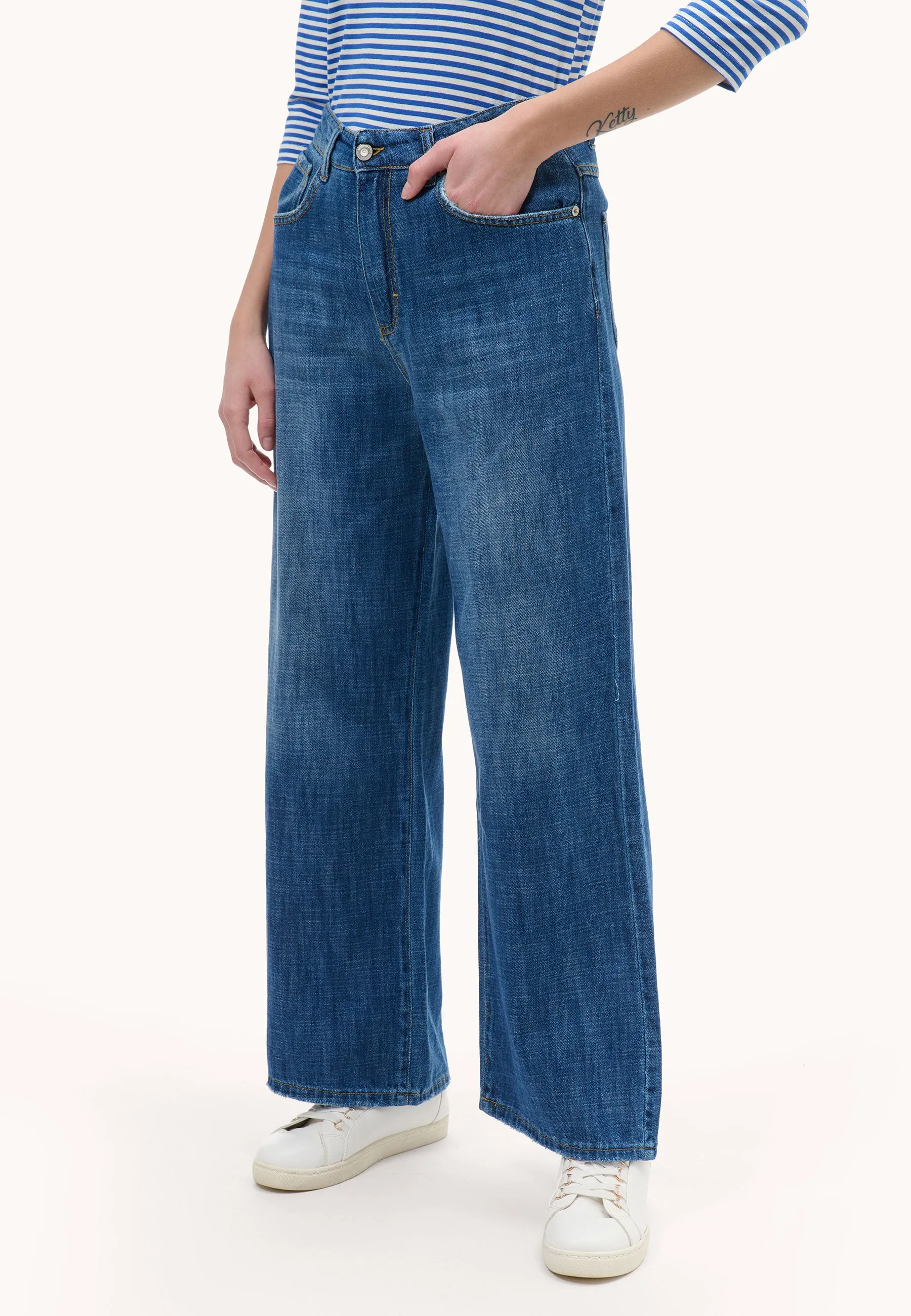 Jeans ampi palazzo con sfumature