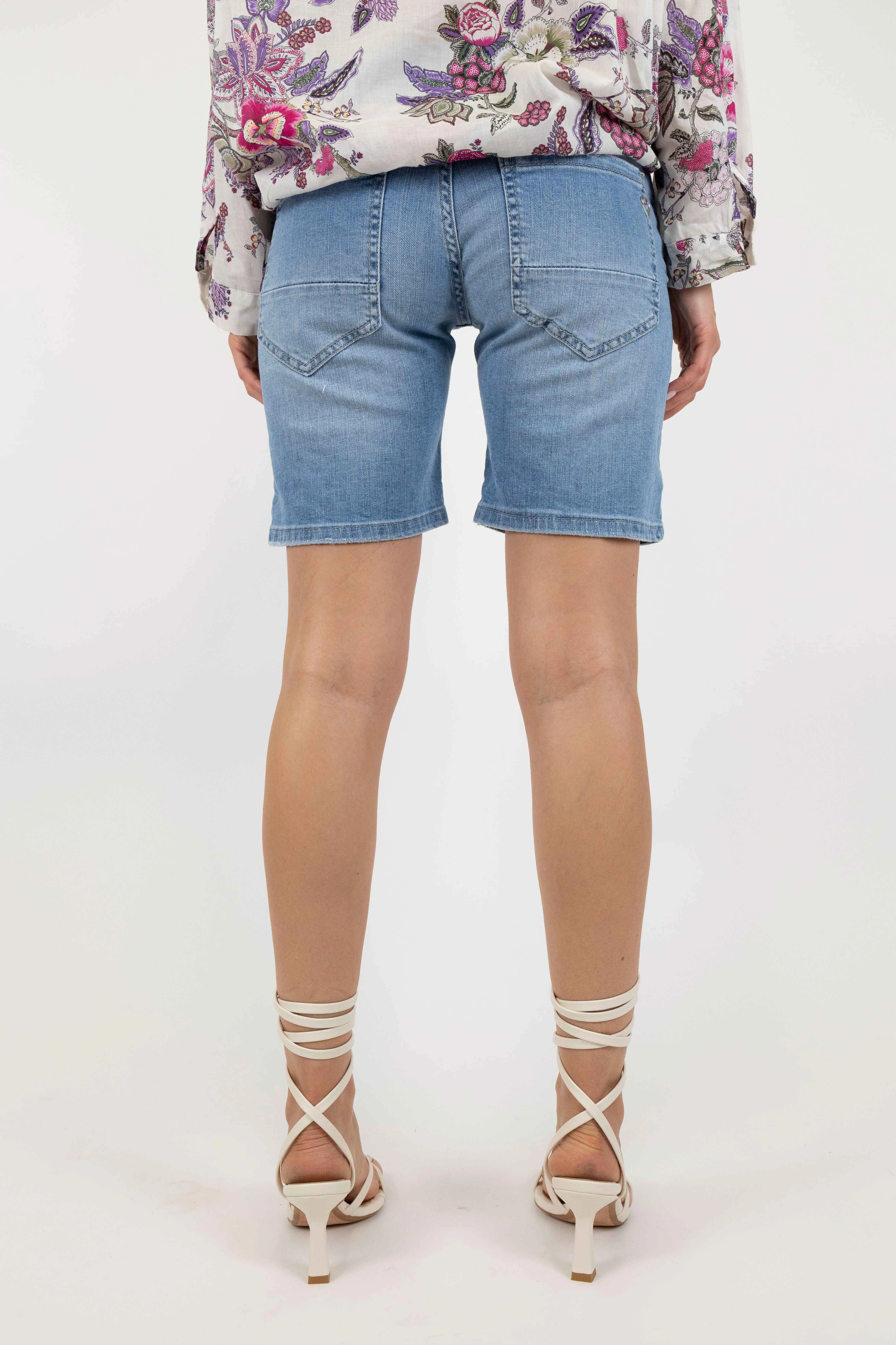 Please - Shorts in denim lavaggio chiaro