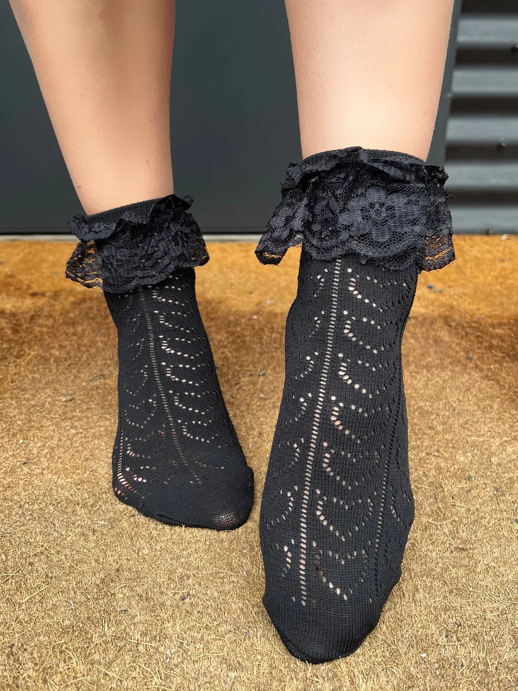 SWEETHEART FRILL LACE SOCKS - BLACK