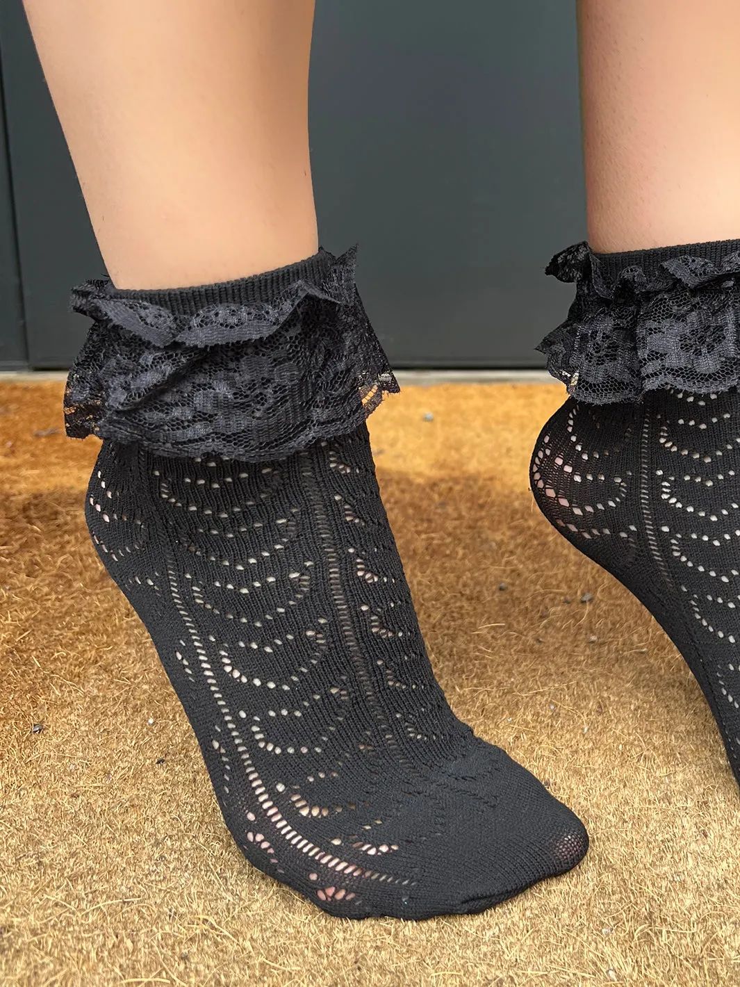 SWEETHEART FRILL LACE SOCKS - BLACK